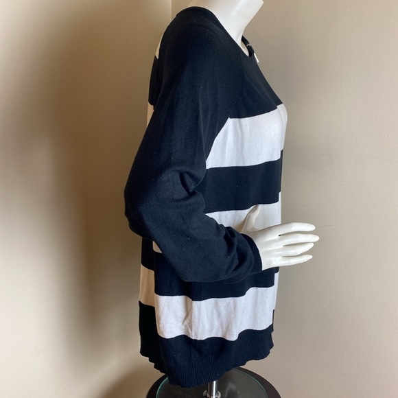 Unisex Michael Kors Sweater - Picture 2 of 5